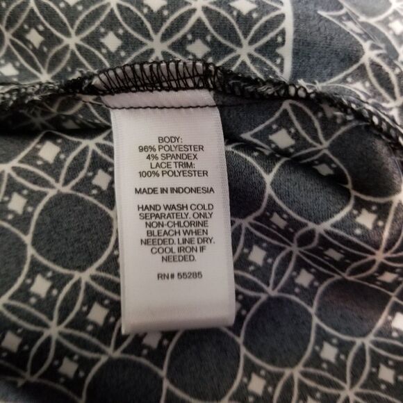 EXPRESS Capped Sleeve with Lace Accent. Size S. - Picture 8 of 8